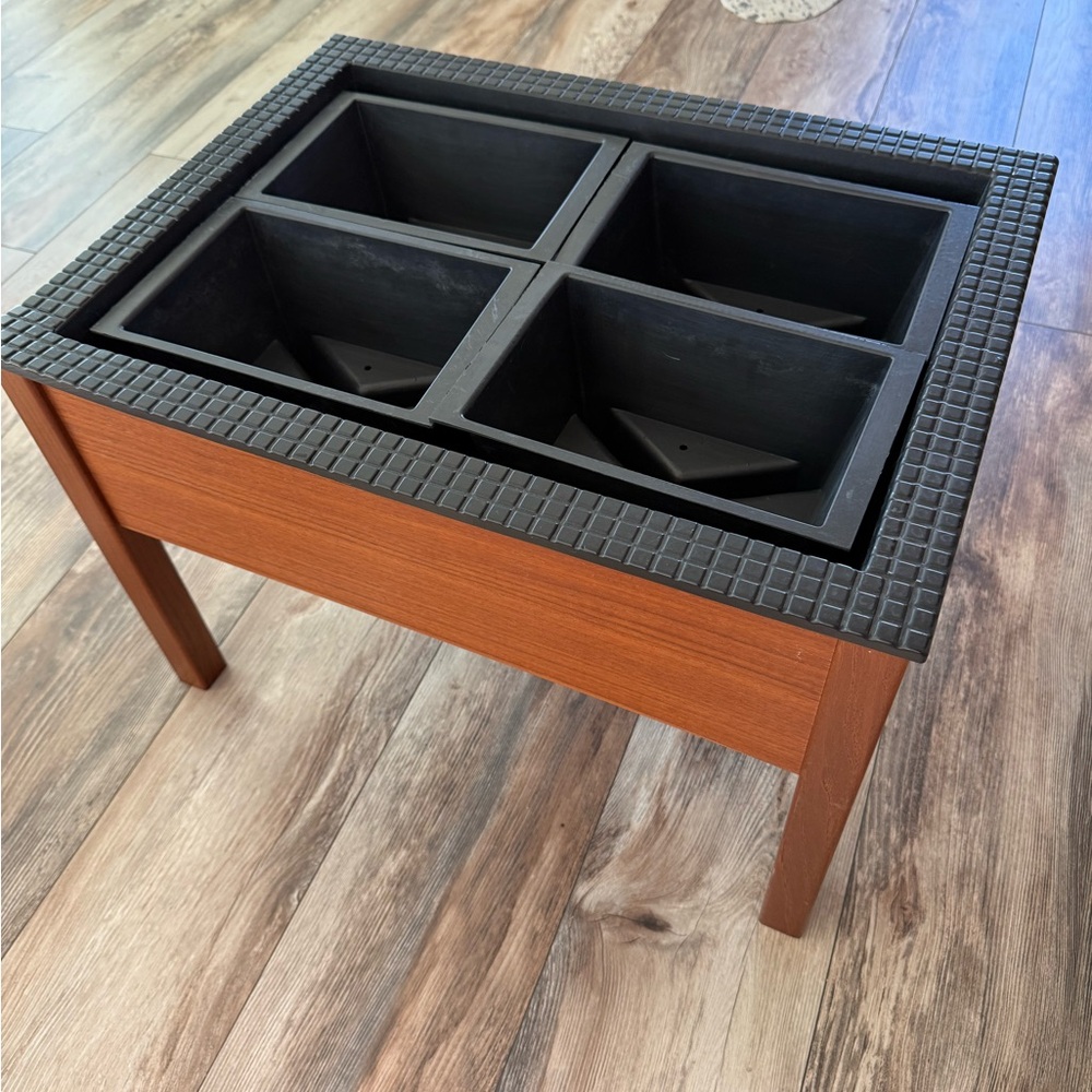 Modernist Danish Teak Planter w/ Insert in the style of Spottrup -Stolefabrik - Picture 5 of 14